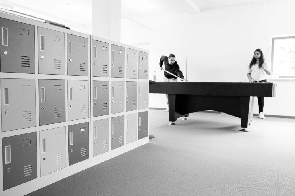 Coworking Space von BLUVIT und Coworking Cassel in Lohfelden bei Kassel — offener Arbeitsbereich mit modernen Arbeitsplätzen