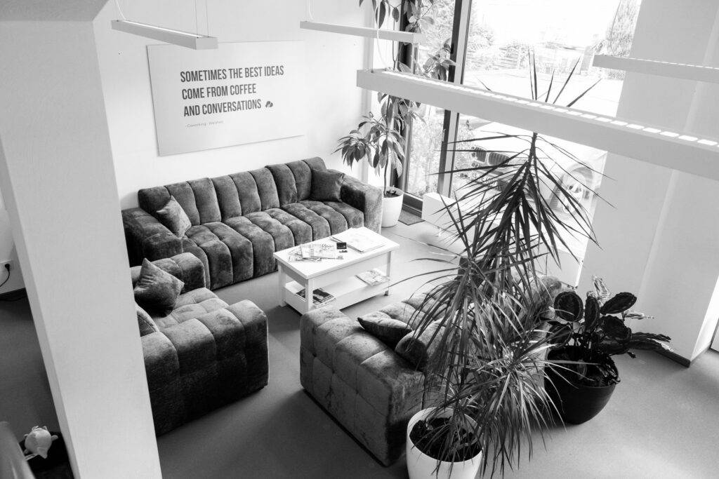 Lounge-Bereich im Coworking Cassel in Lohfelden bei Kassel — entspannte Atmosphäre für Gespräche und Pausen